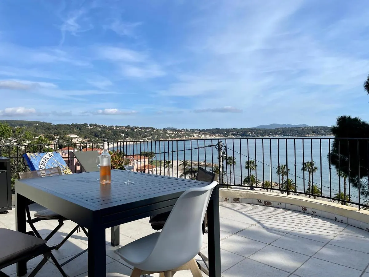 Bandol : Tres Bel Appartement Avec Grande Terrasse Et Vue Exceptionnelle Sur Mer 0*,  France