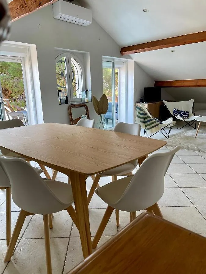 Bandol : Tres Bel Appartement Avec Grande Terrasse Et Vue Exceptionnelle Sur Mer
