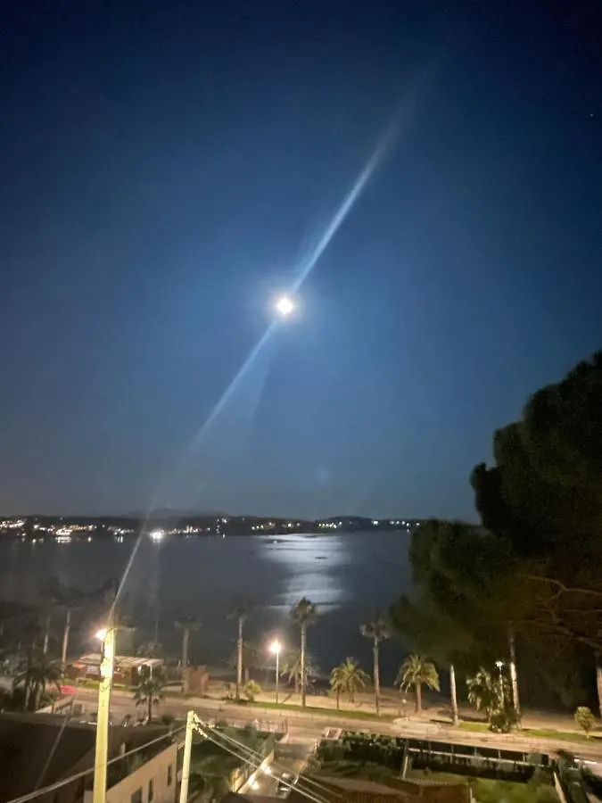 Bandol : Tres Bel Appartement Avec Grande Terrasse Et Vue Exceptionnelle Sur Mer