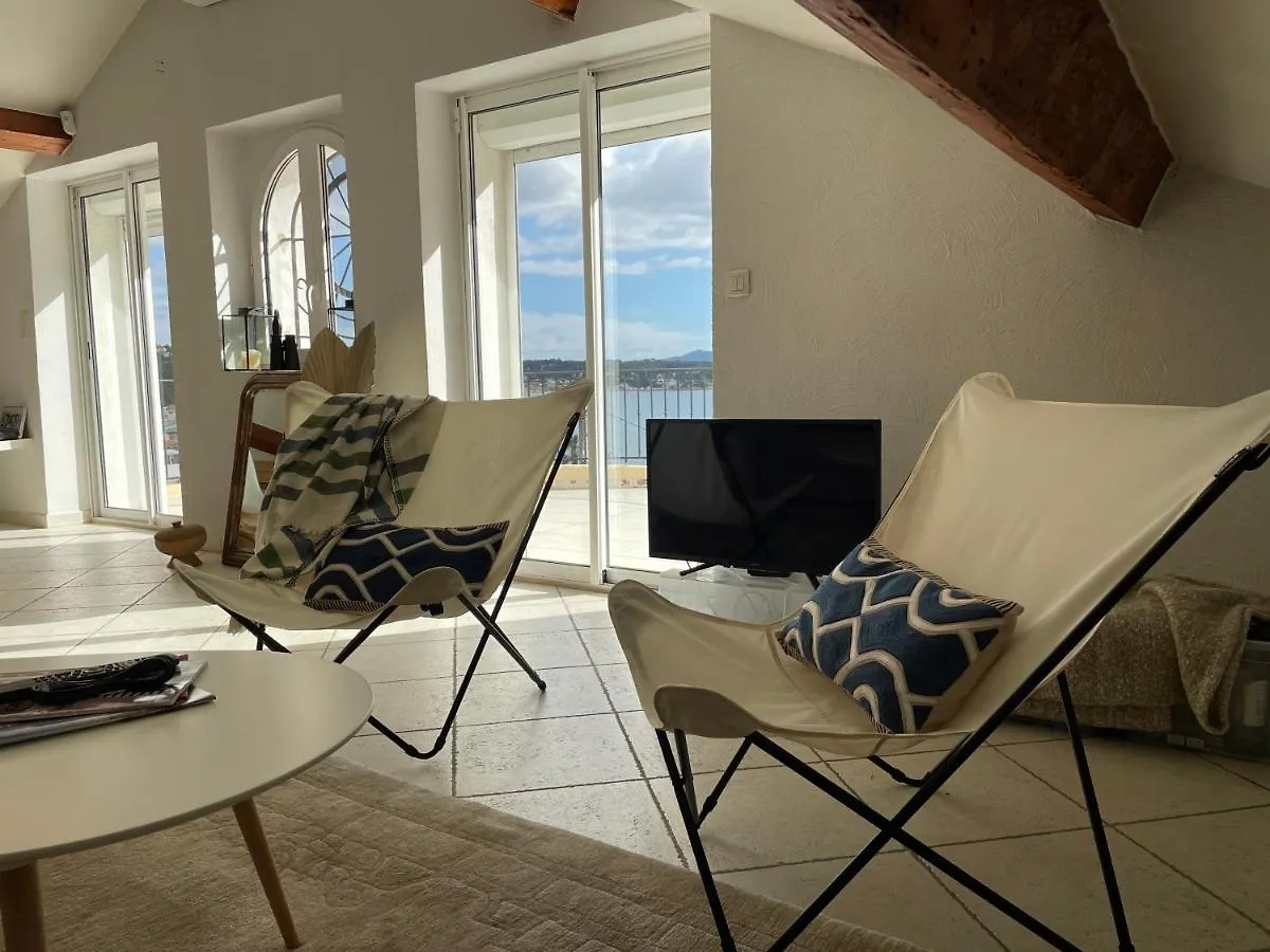 Apartment Bandol : Tres Bel Appartement Avec Grande Terrasse Et Vue Exceptionnelle Sur Mer France