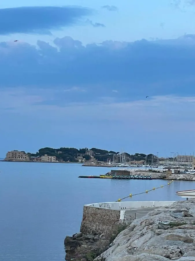 Bandol : Tres Bel Appartement Avec Grande Terrasse Et Vue Exceptionnelle Sur Mer 0*,