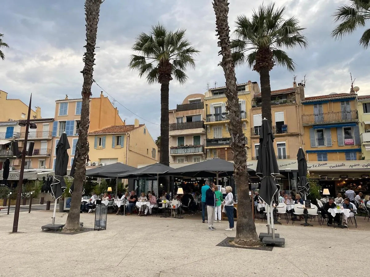 Bandol : Tres Bel Appartement Avec Grande Terrasse Et Vue Exceptionnelle Sur Mer 0*,