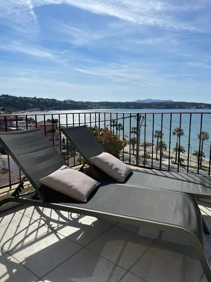 Bandol : Tres Bel Appartement Avec Grande Terrasse Et Vue Exceptionnelle Sur Mer