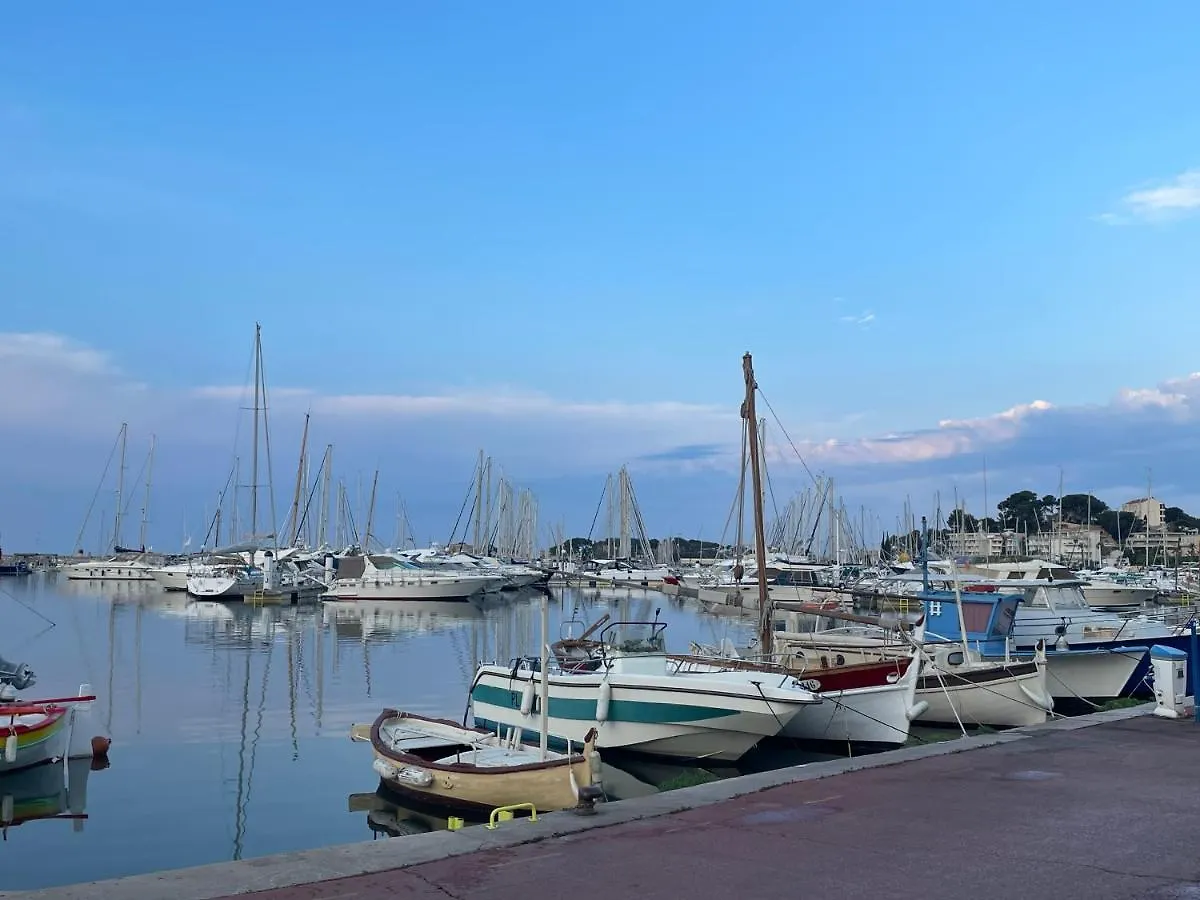 Apartment Bandol : Tres Bel Appartement Avec Grande Terrasse Et Vue Exceptionnelle Sur Mer