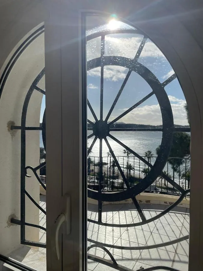 Bandol : Tres Bel Appartement Avec Grande Terrasse Et Vue Exceptionnelle Sur Mer 0*,