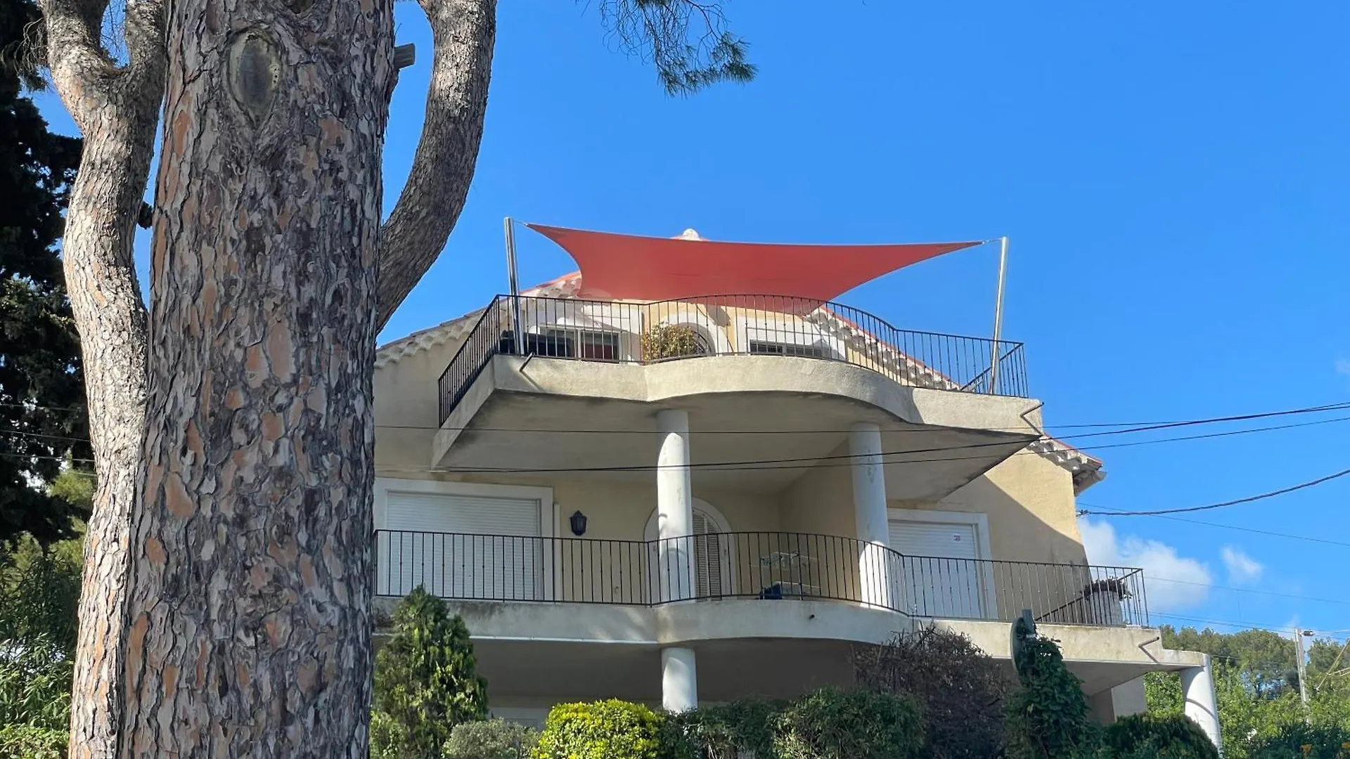 Bandol : Tres Bel Appartement Avec Grande Terrasse Et Vue Exceptionnelle Sur Mer