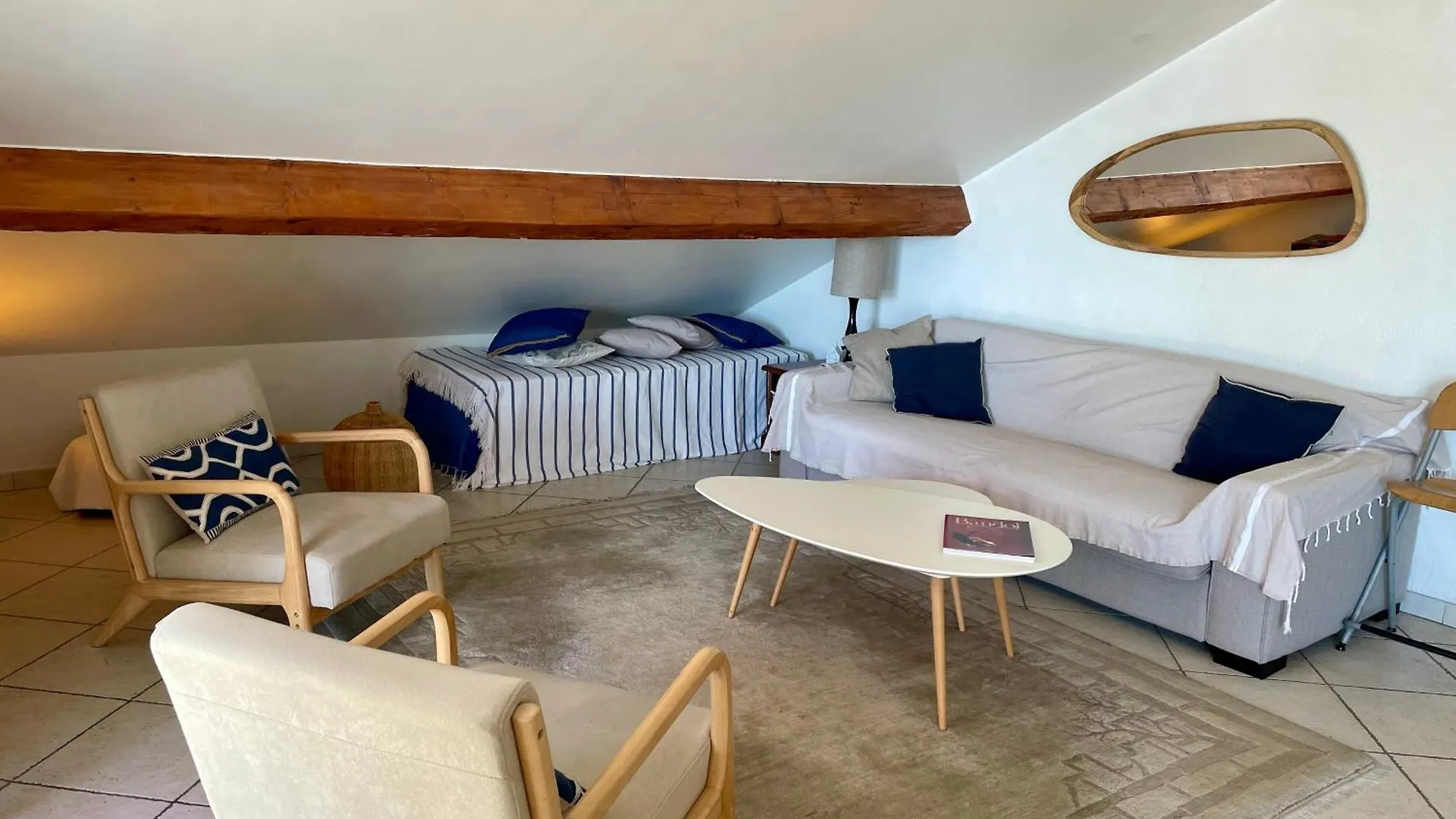Apartment Bandol : Tres Bel Appartement Avec Grande Terrasse Et Vue Exceptionnelle Sur Mer