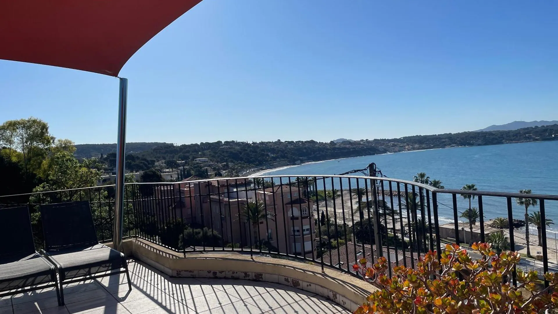 Bandol : Tres Bel Appartement Avec Grande Terrasse Et Vue Exceptionnelle Sur Mer France