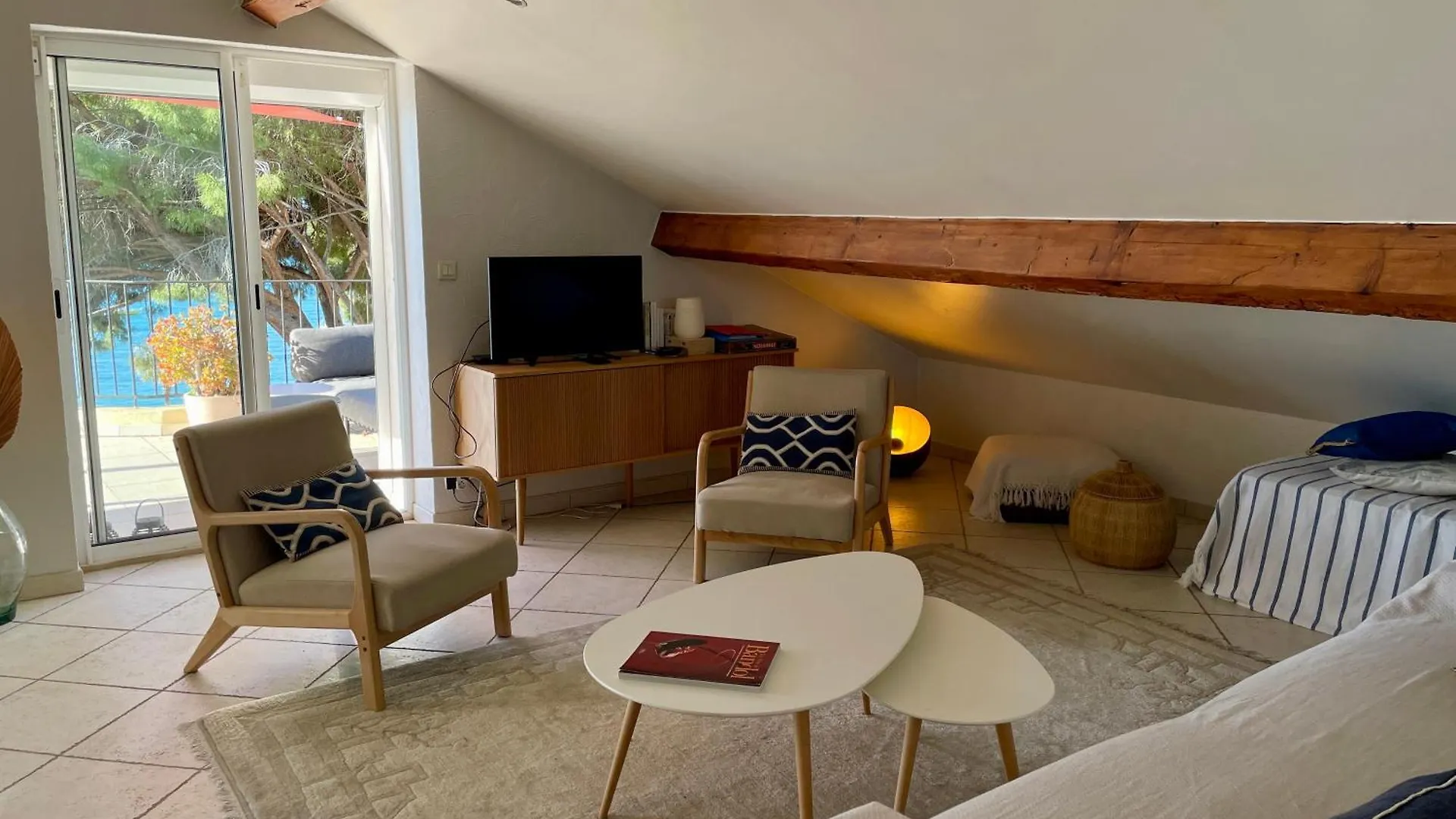 Bandol : Tres Bel Appartement Avec Grande Terrasse Et Vue Exceptionnelle Sur Mer 0*,  France